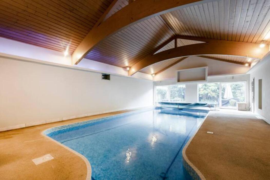 Coach House Villa Woking Exteriör bild