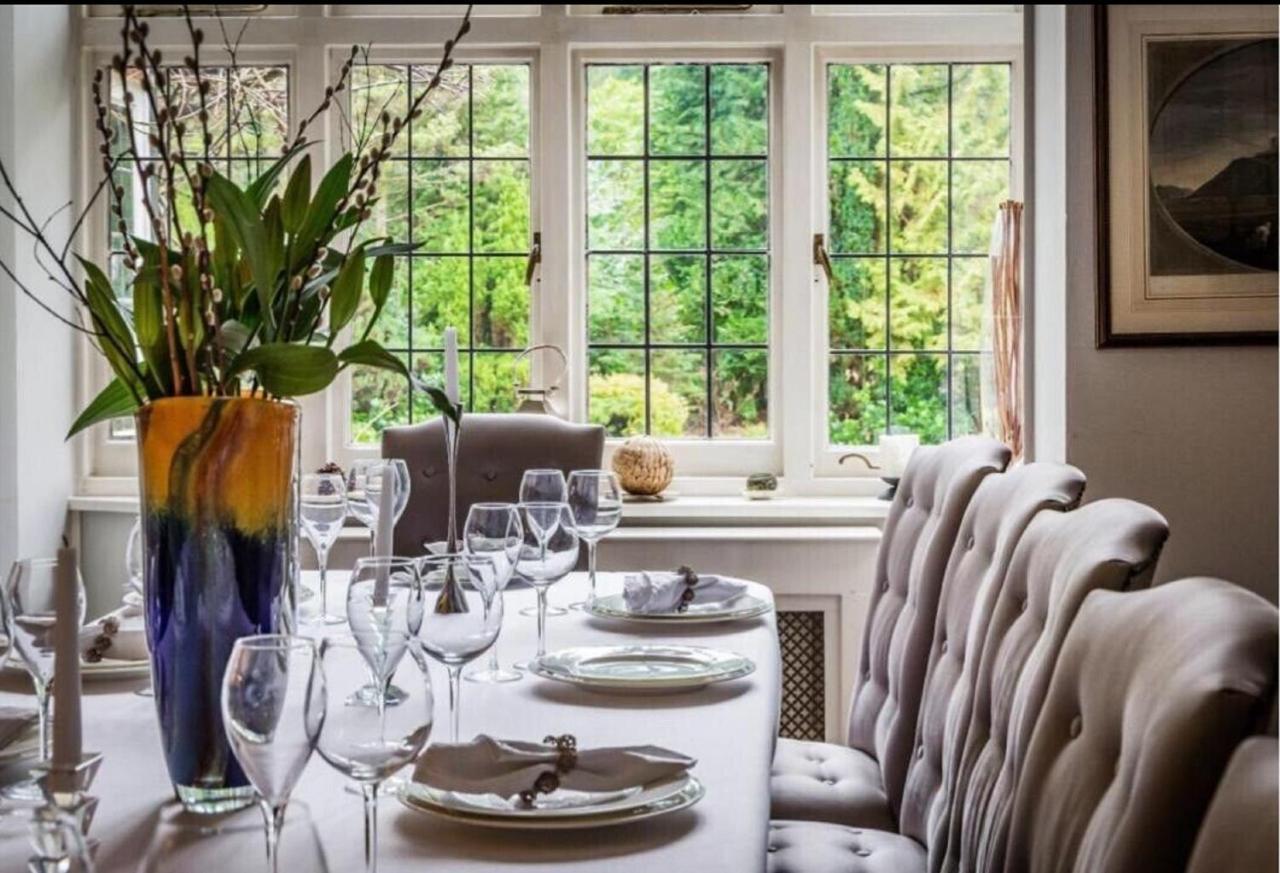 Coach House Villa Woking Exteriör bild