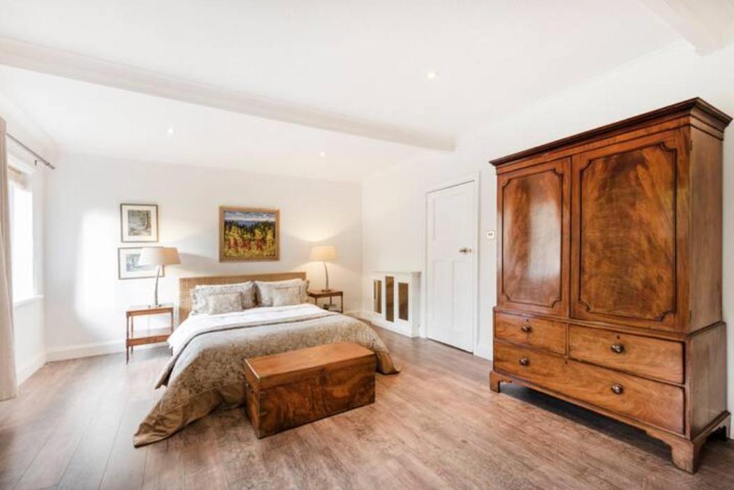 Coach House Villa Woking Exteriör bild